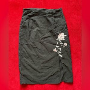 SOLD ✅ Pandora Women's Back Zip Lightweight Floral Design Black Pencil Skirt S